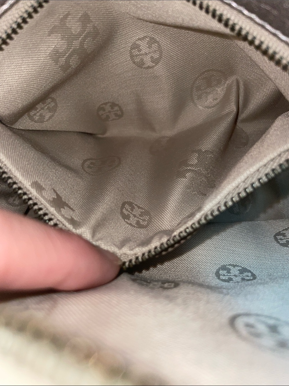 Tory Burch ‘Thea’ Metallic Leather Crossbody - Picture 14 of 16